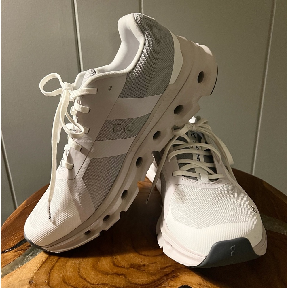 On Running Cloudrunner White Frost Size 8 Like New (runs small)